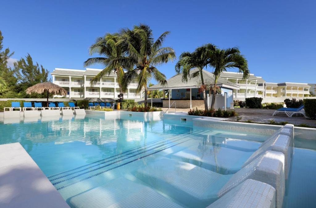 Grand Palladium Lady Hamilton Resort