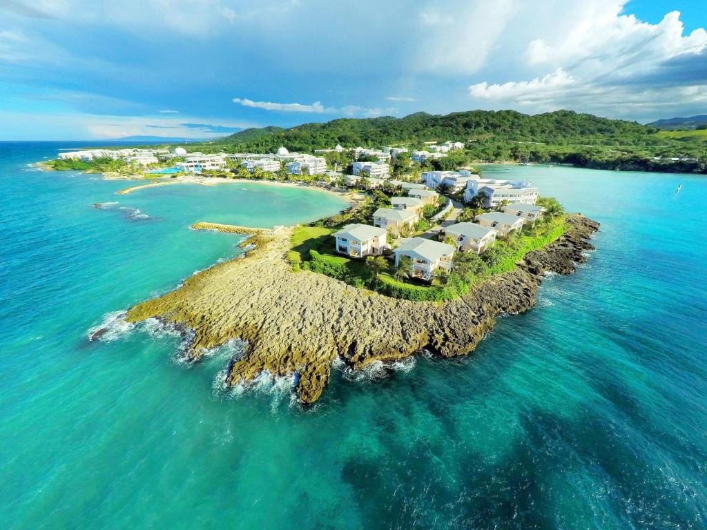 Grand Palladium Lady Hamilton Resort