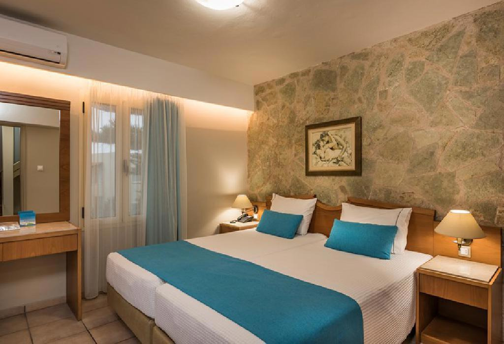 Hotel Elotis Suites 