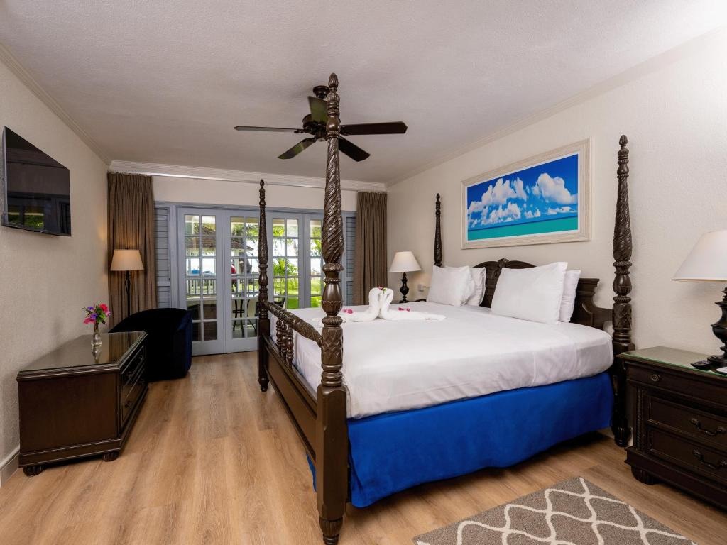 Savannah Beach Club