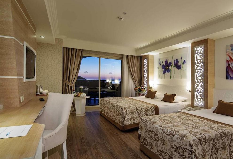 Hotel Crystal Sunset Luxury Resort & Spa 