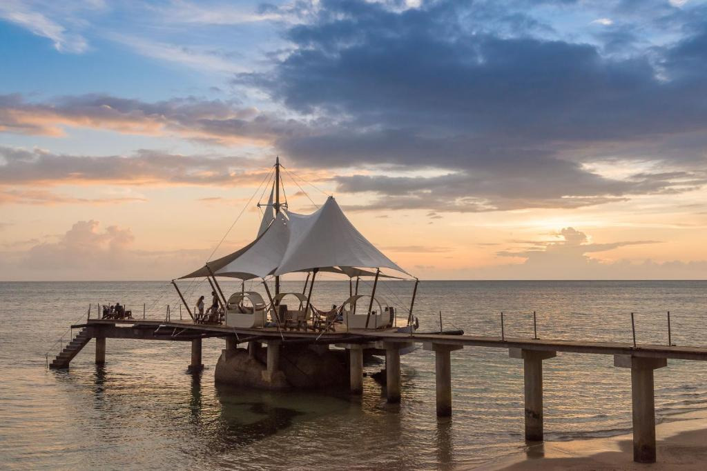 Coco De Mer and Black Parrot Suites