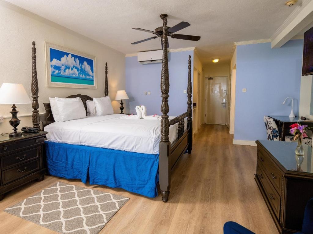 Savannah Beach Club