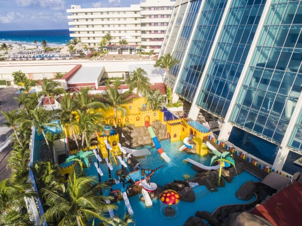 Crown paradise Cancun