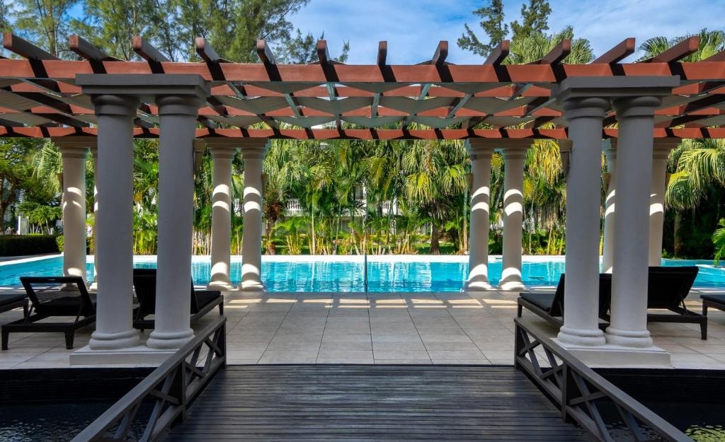Grand Palladium Lady Hamilton Resort