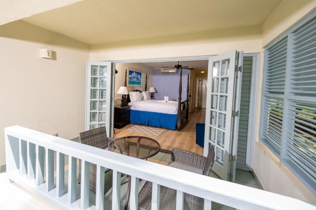 Savannah Beach Club