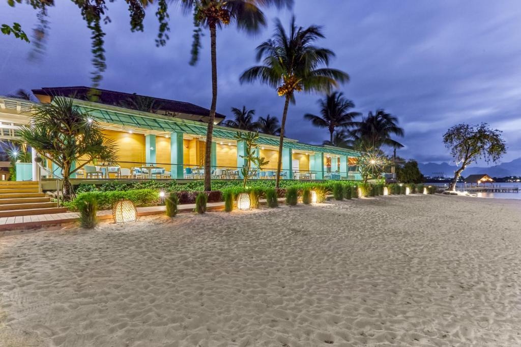 Intercontinental Mauritius Balaclava