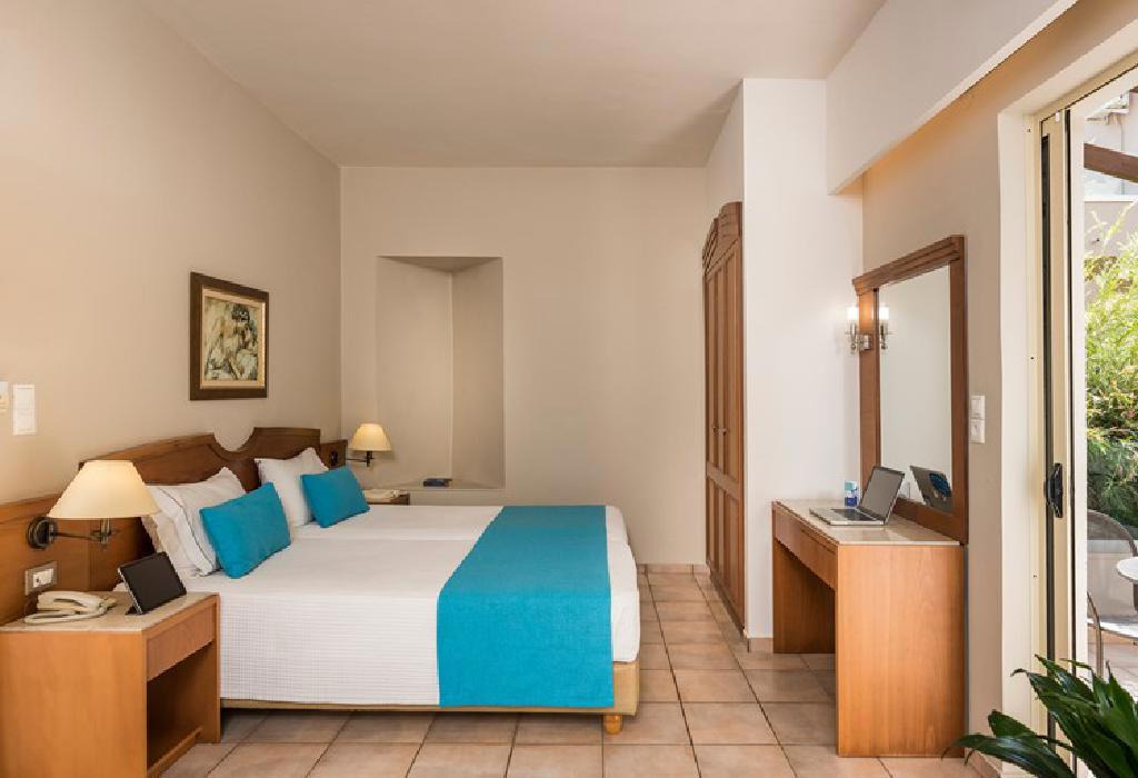 Hotel Elotis Suites 