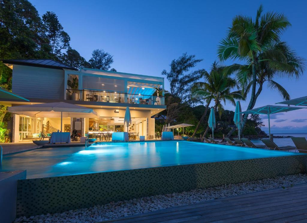 Carana Beach Hotel
