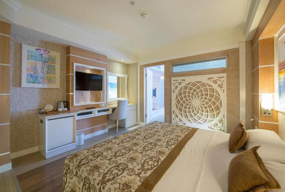 Hotel Crystal Sunset Luxury Resort & Spa 