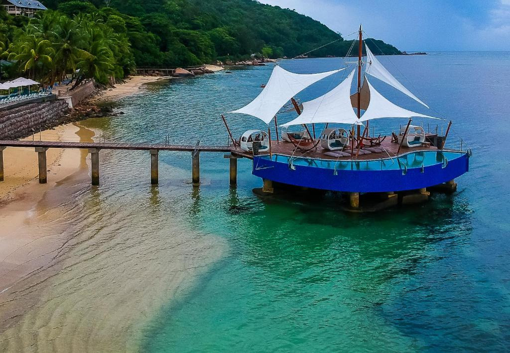 Coco De Mer and Black Parrot Suites