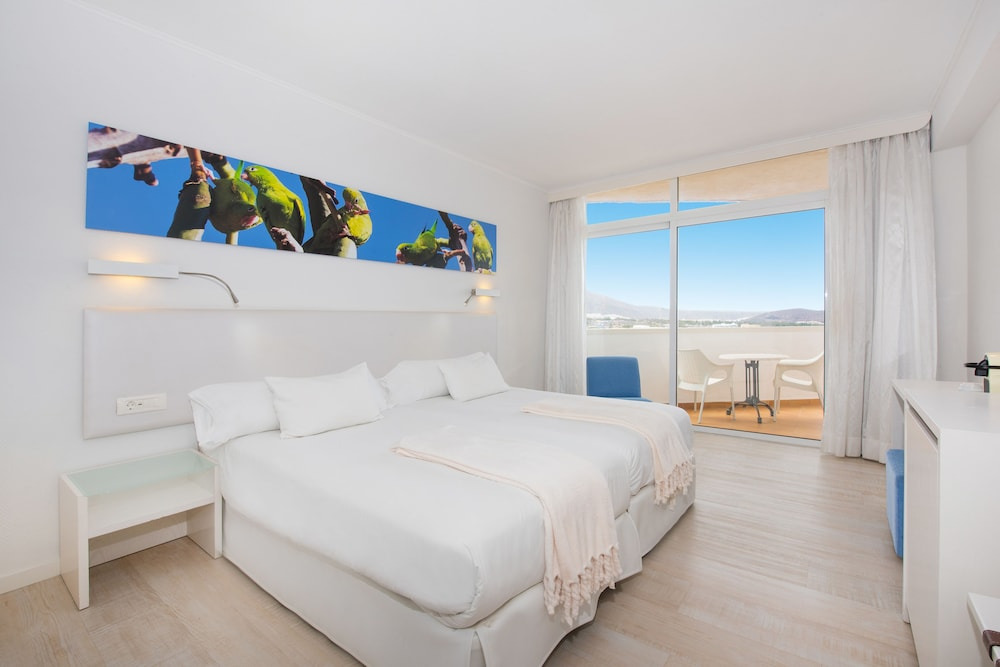  Iberostar Waves Bouganville Playa