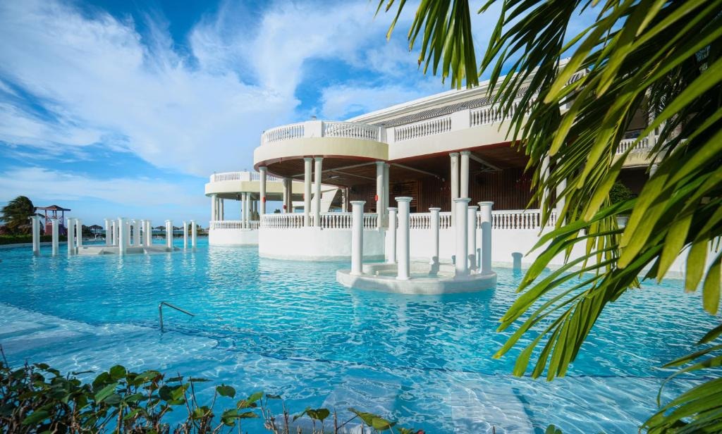 Grand Palladium Lady Hamilton Resort
