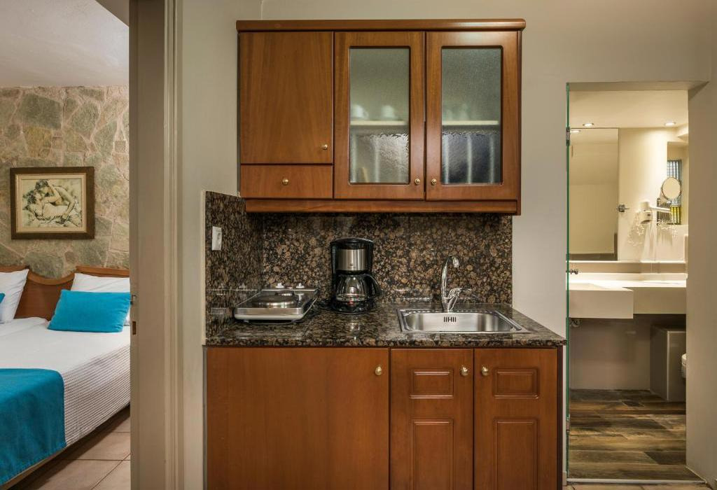 Hotel Elotis Suites 