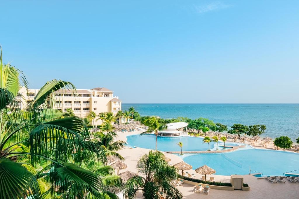 Iberostar Waves Rose Hall Beach