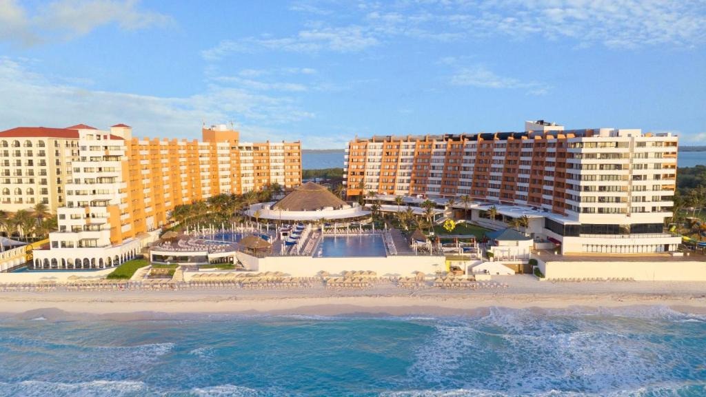 Crown paradise Cancun