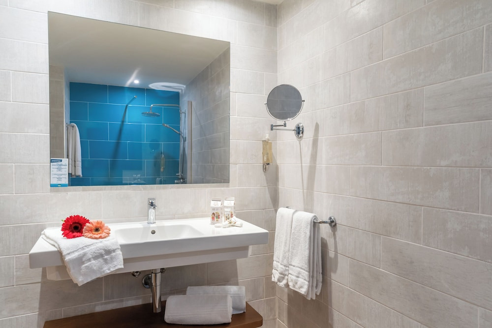 HOVIMA La Pinta Beachfront Family Hotel