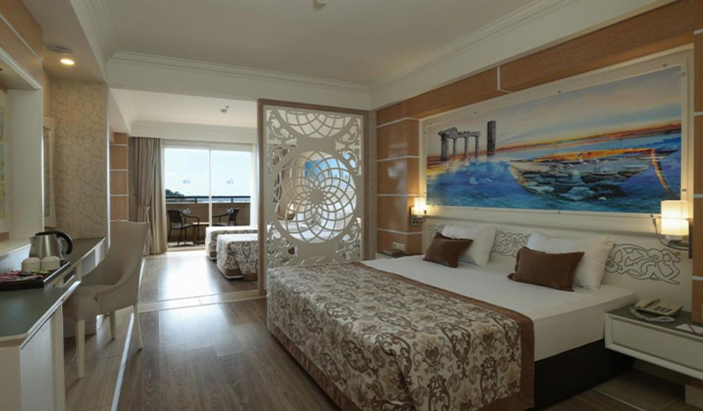 Hotel Crystal Sunset Luxury Resort & Spa 